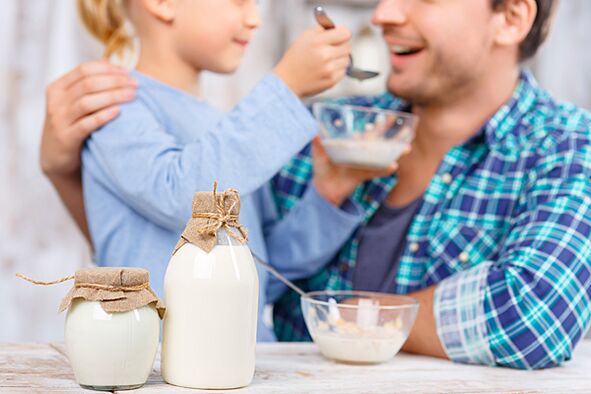 Diet membutuhkan persiapan tubuh dengan menambahkan kefir secara bertahap ke dalam diet