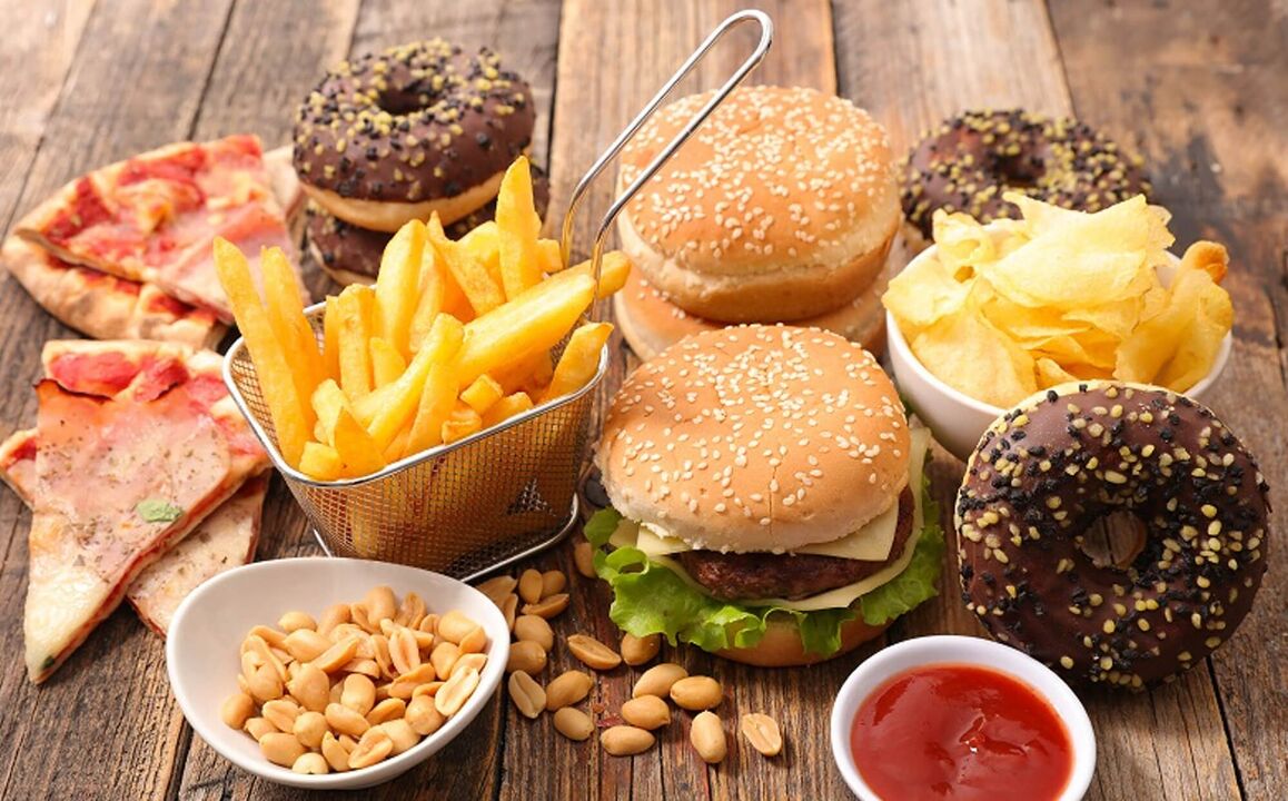 Pada diet Jepang, permen dan makanan cepat saji dilarang.